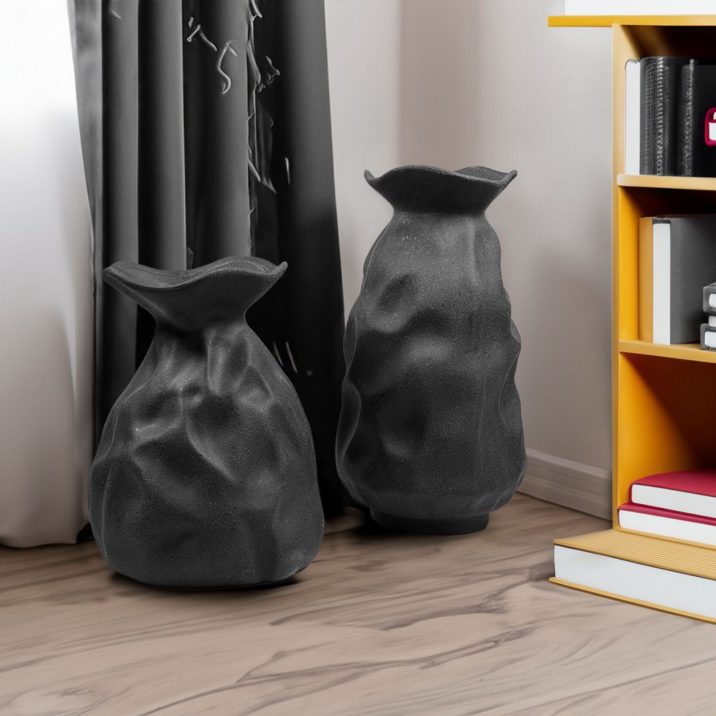 CESE334 BLACK VASES