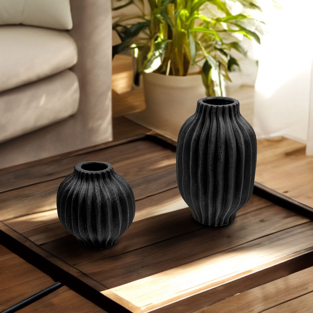 CESE340 BLACK VASES