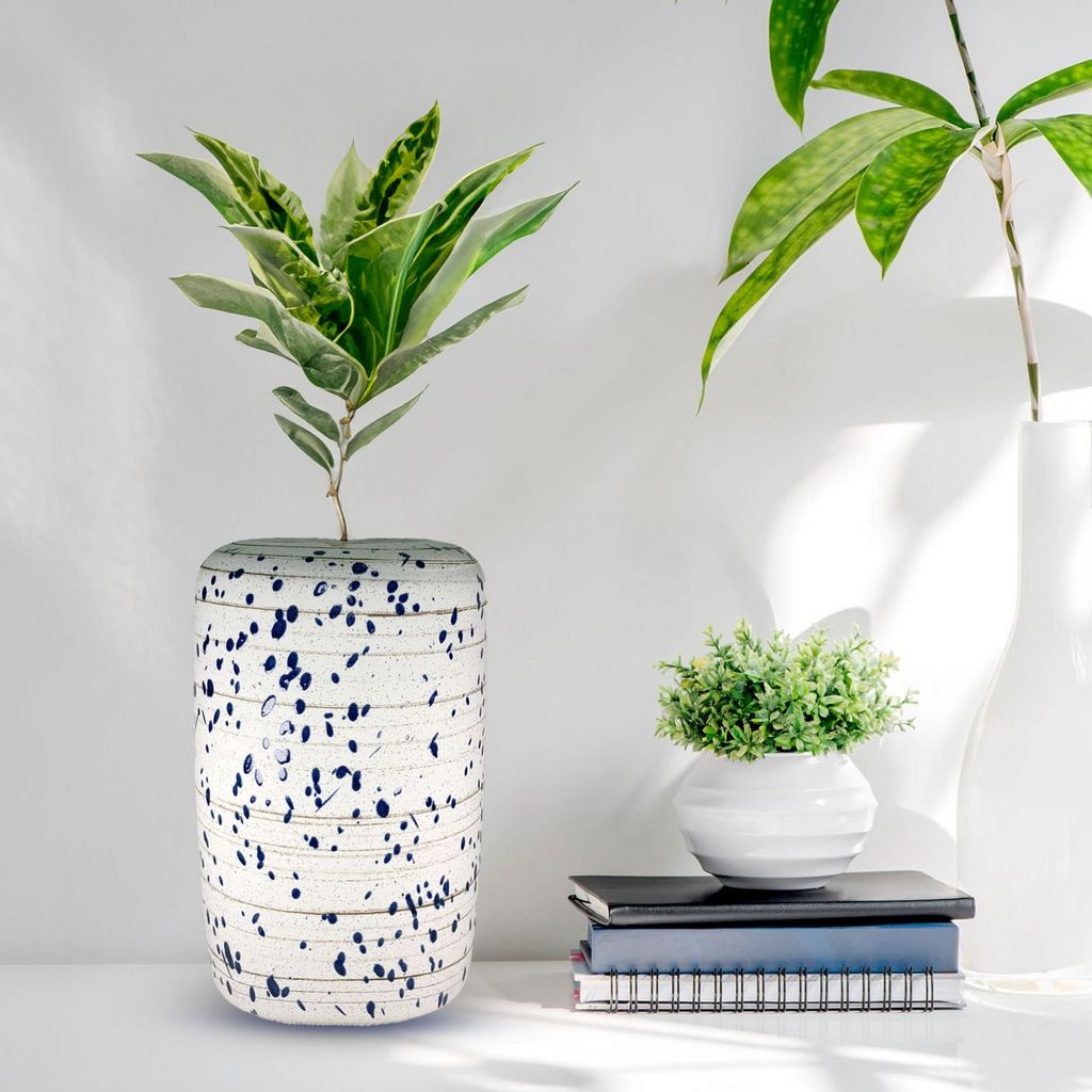 CAVA296 WHITE BLUESPOT VASES